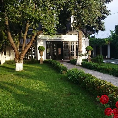 La Conac By Residence Hotels Bukares Bagian luar foto
