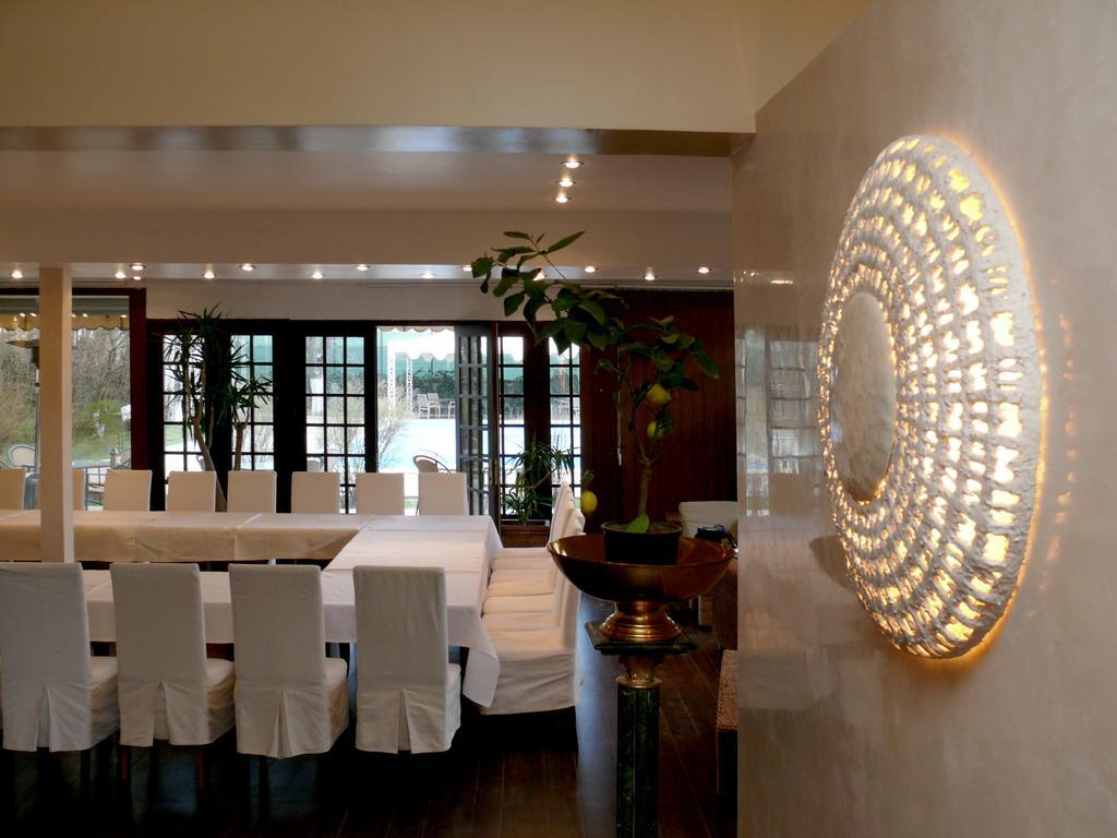 La Conac By Residence Hotels Bukares Bagian luar foto