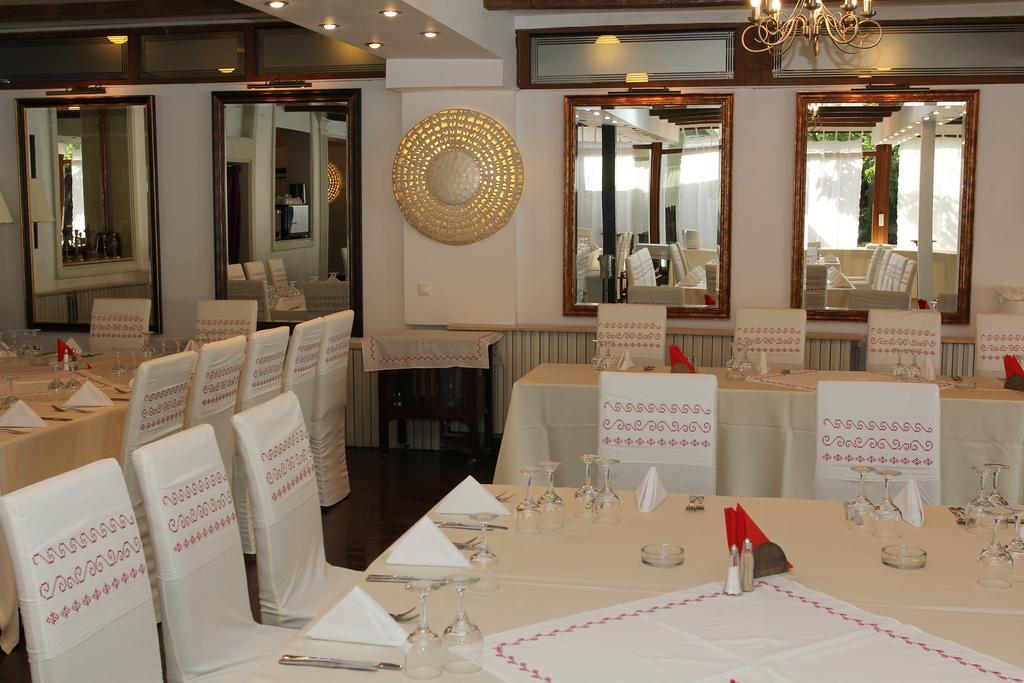 La Conac By Residence Hotels Bukares Bagian luar foto