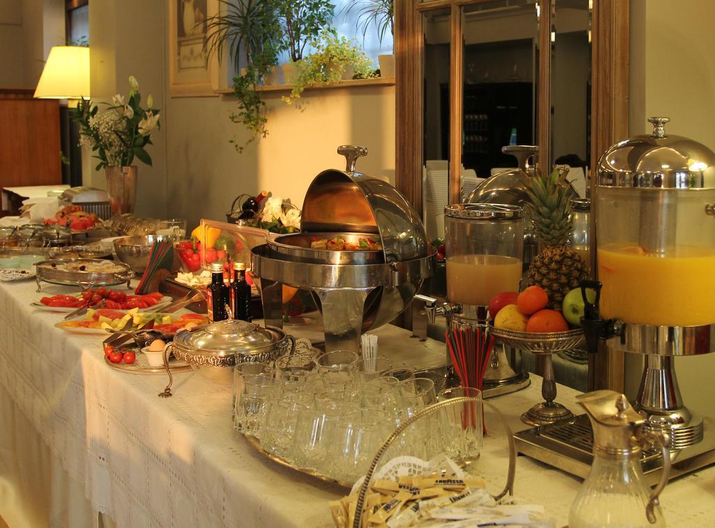 La Conac By Residence Hotels Bukares Bagian luar foto
