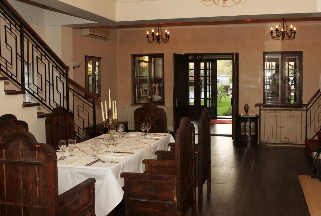 La Conac By Residence Hotels Bukares Bagian luar foto