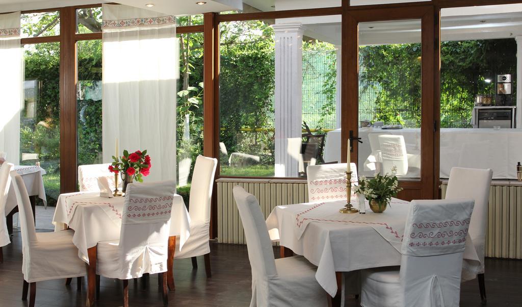 La Conac By Residence Hotels Bukares Bagian luar foto