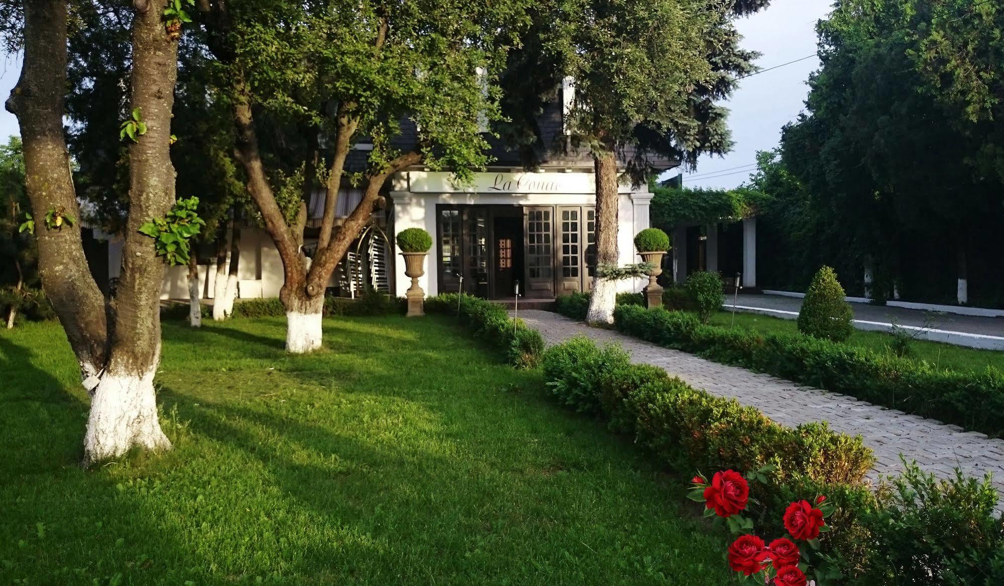 La Conac By Residence Hotels Bukares Bagian luar foto