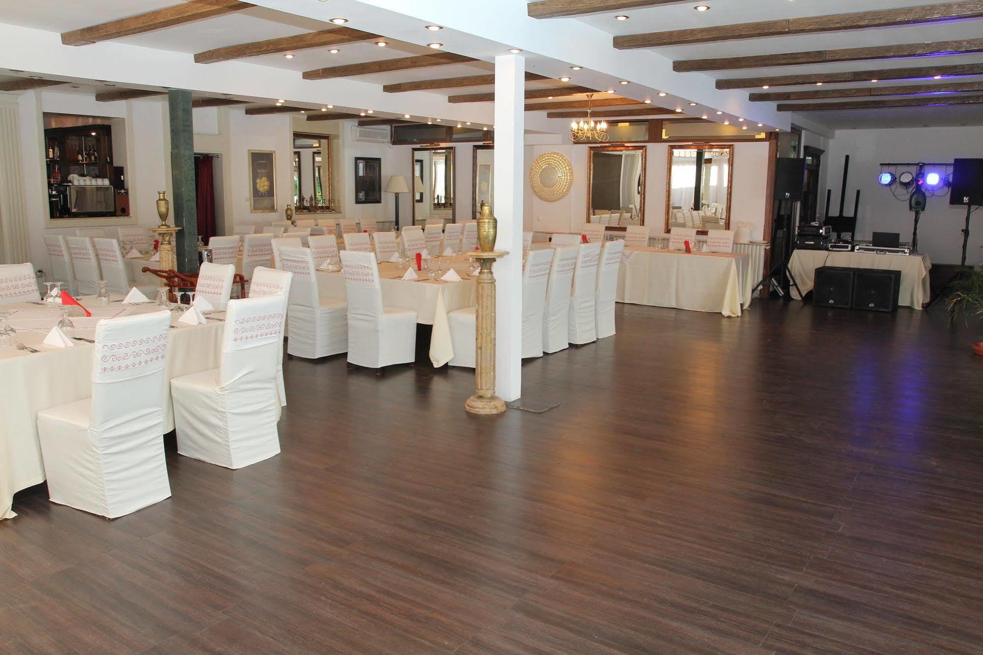 La Conac By Residence Hotels Bukares Bagian luar foto