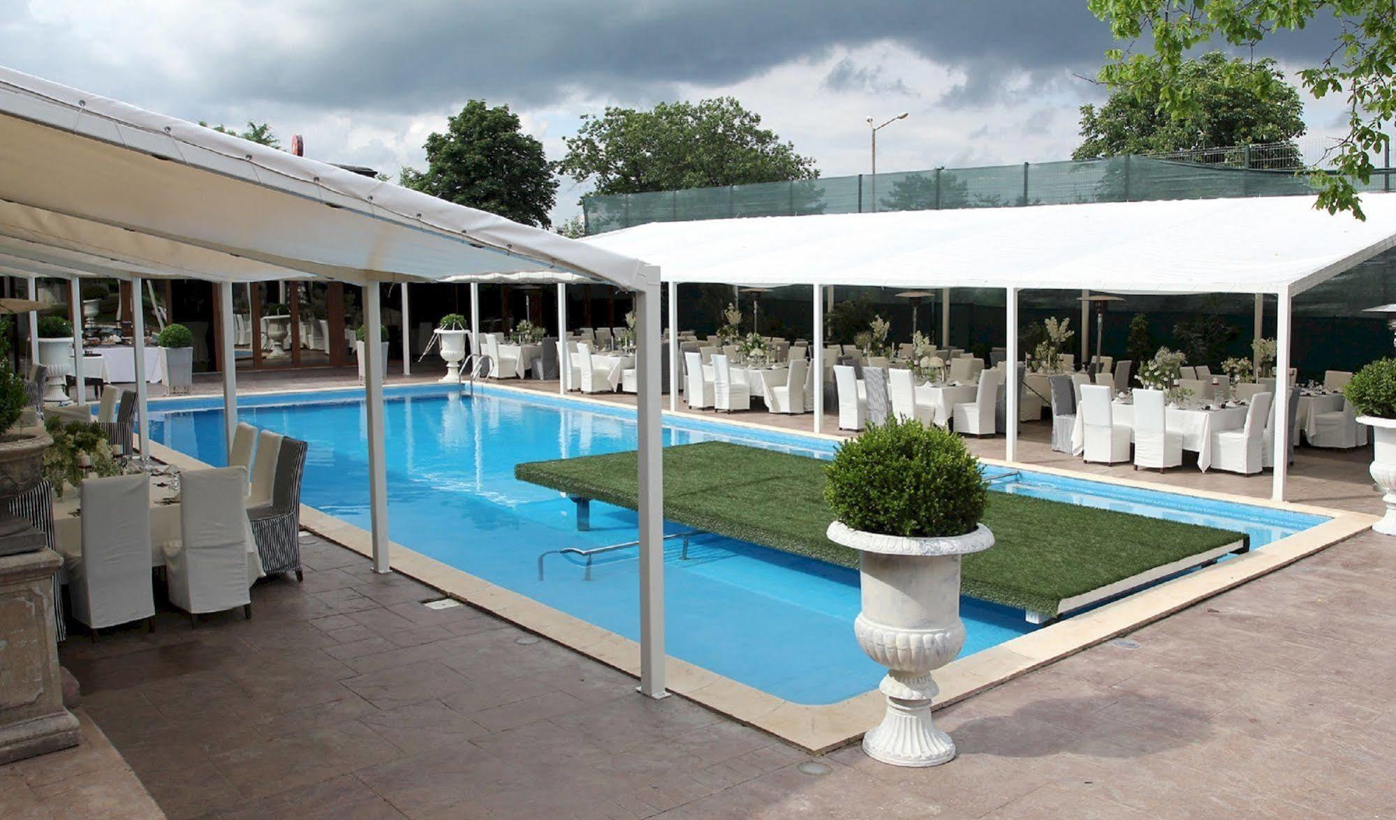 La Conac By Residence Hotels Bukares Bagian luar foto