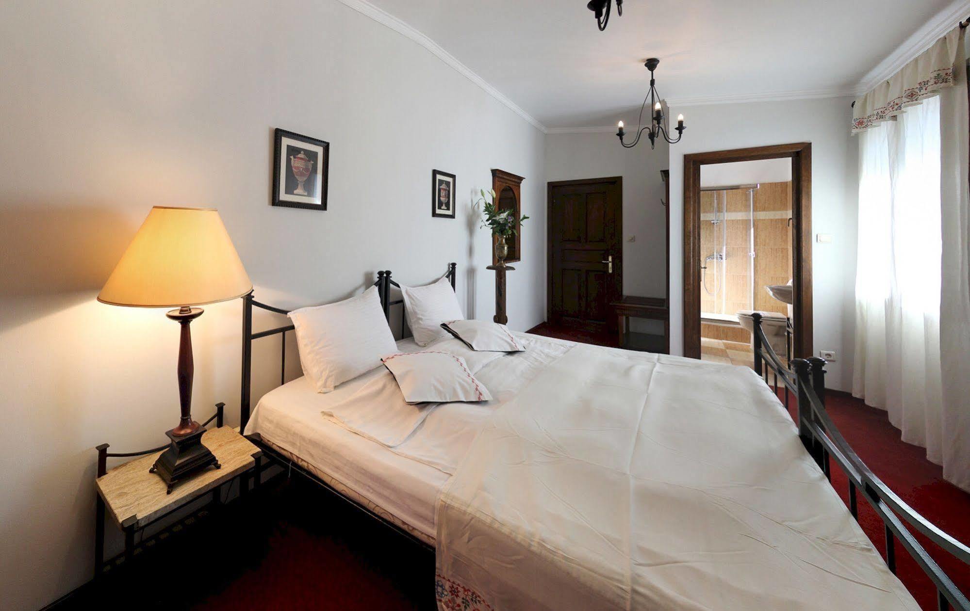 La Conac By Residence Hotels Bukares Bagian luar foto