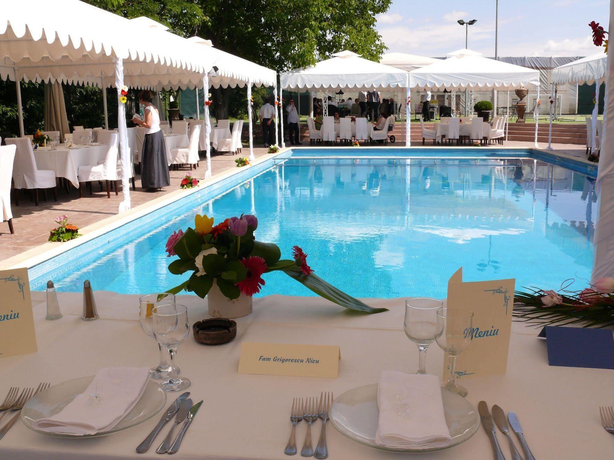 La Conac By Residence Hotels Bukares Bagian luar foto