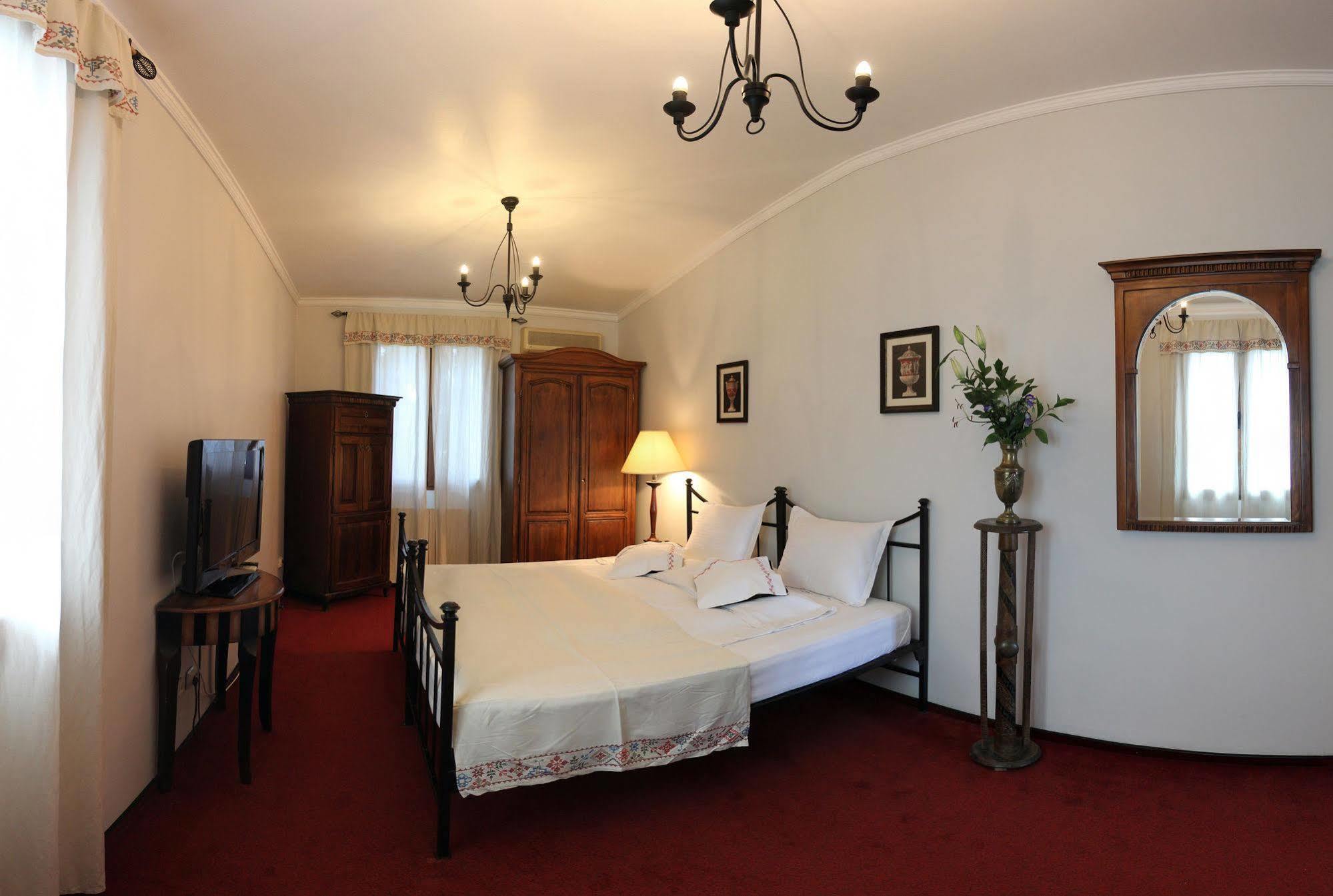 La Conac By Residence Hotels Bukares Bagian luar foto