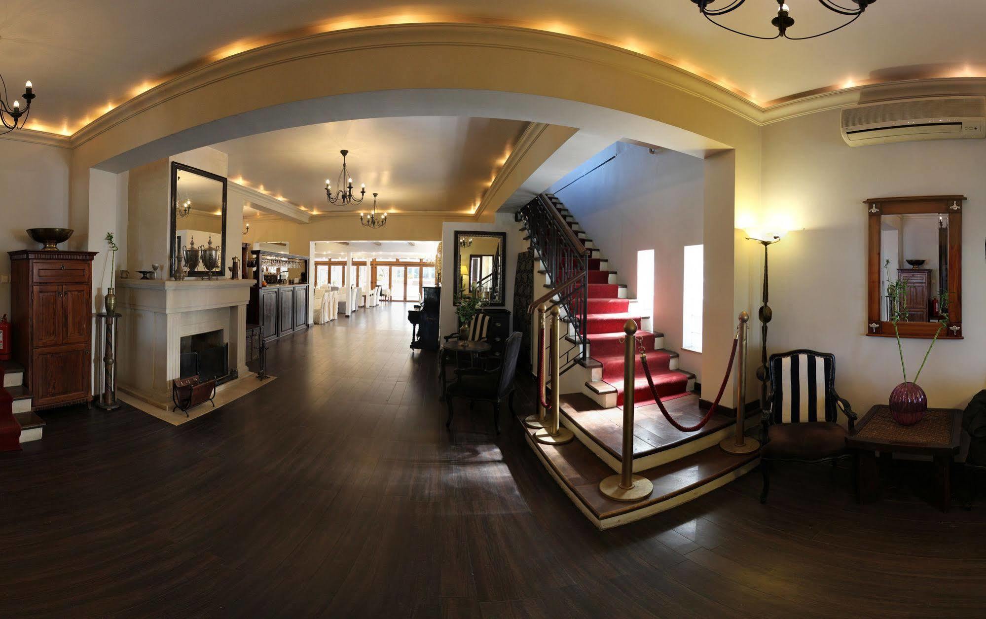La Conac By Residence Hotels Bukares Bagian luar foto