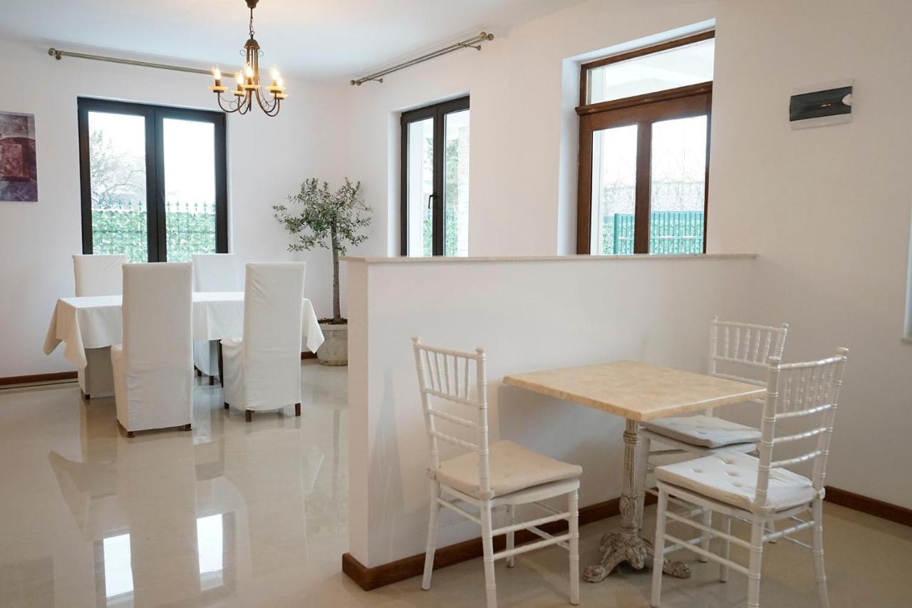 La Conac By Residence Hotels Bukares Bagian luar foto