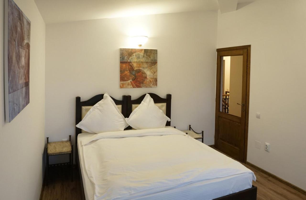 La Conac By Residence Hotels Bukares Bagian luar foto