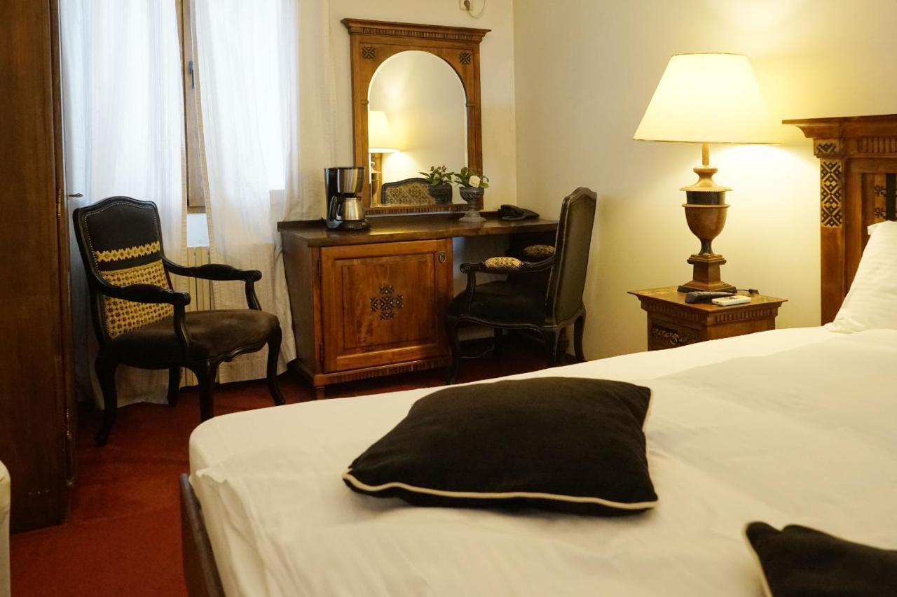La Conac By Residence Hotels Bukares Bagian luar foto