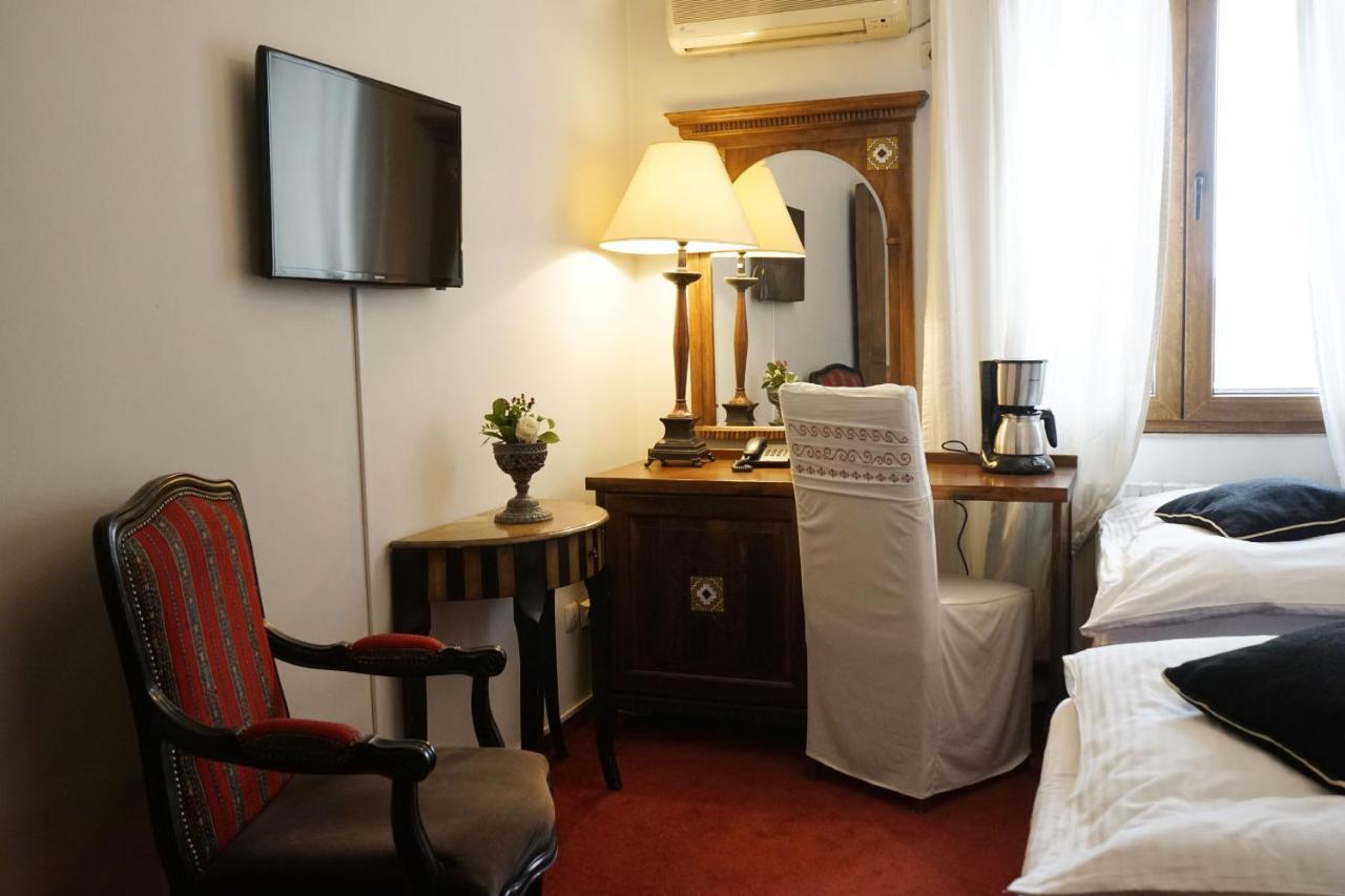 La Conac By Residence Hotels Bukares Bagian luar foto