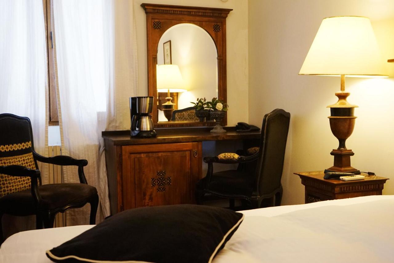 La Conac By Residence Hotels Bukares Bagian luar foto
